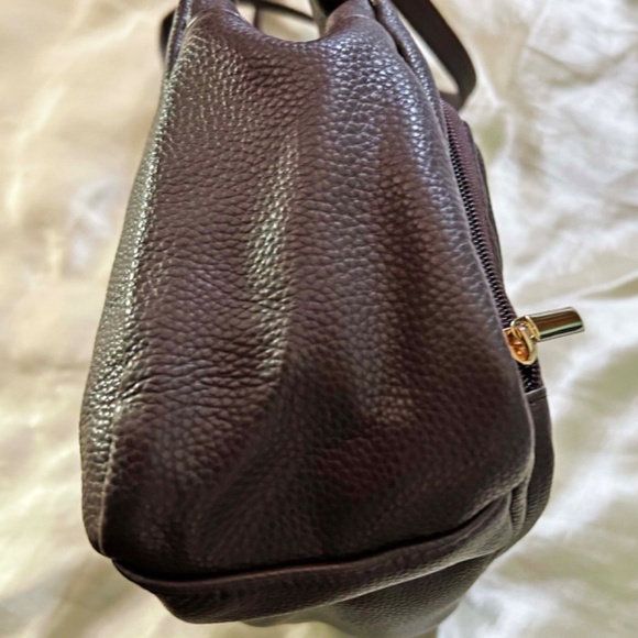 SHOULDER BAG, LEATHER, AVON SIGNATURE, DARK BROWN, TOP ZIP, HAS MANY POCKETS, - Picture 3 of 10